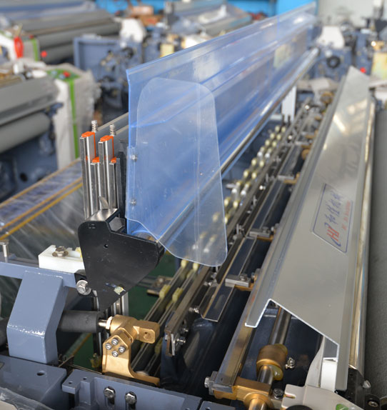 喷水织机安装现场